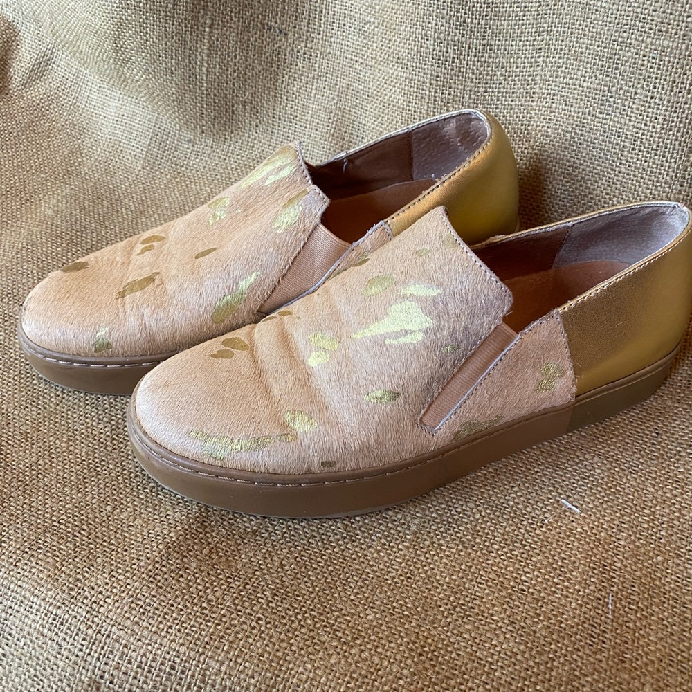 Free People size 39 woman’s Varsity Tan and gold calf hair slip on sneakers